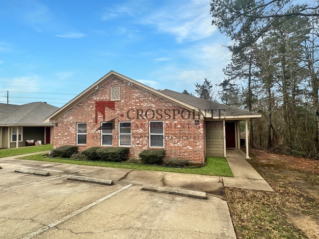 Building Photo - 3 Bedroom 2 Bath Duplex at Mansion Creek in Tyler! 1/2 OFF your first full month’s rent!