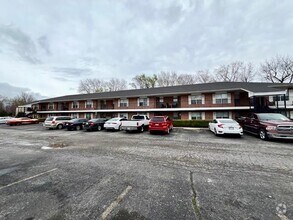 Building Photo - 417 N Pleasant St