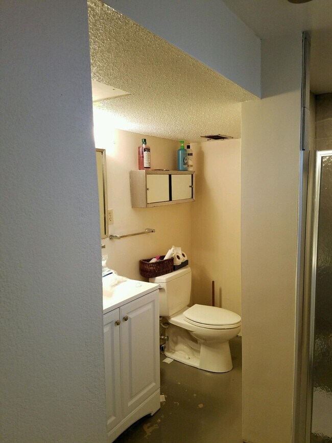 Building Photo - 3915 Terrace Hill Dr NE