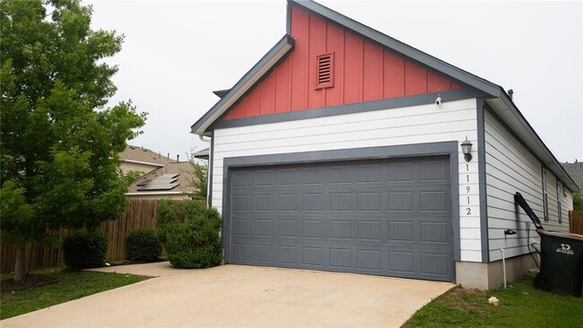 Building Photo - 2525 Wallingwood Dr