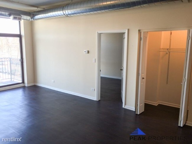 Foto del edificio - 5822 N Western Ave