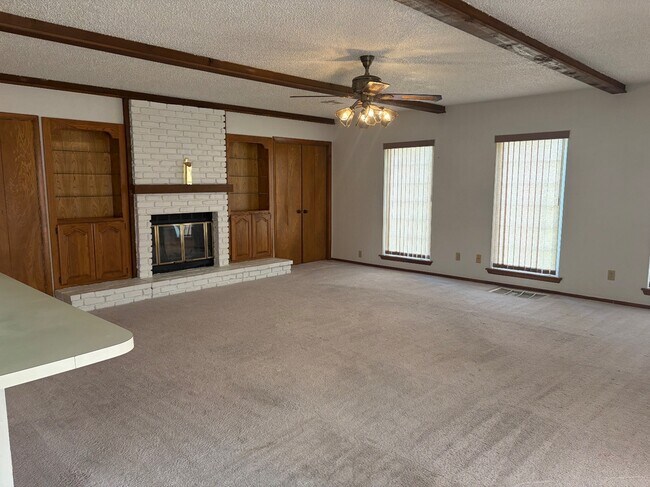 Building Photo - 4005 N Garrison Ave