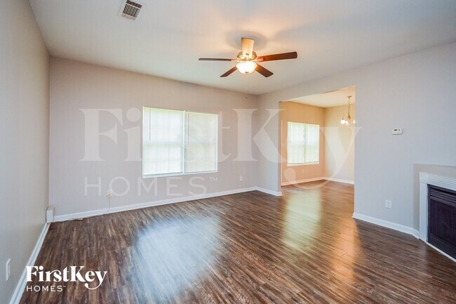 Foto del edificio - 5068 Pioneer Pkwy