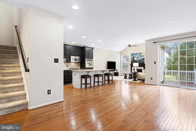 Building Photo - 207 Deepdale Dr
