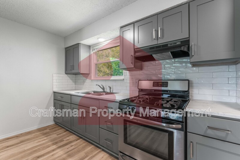 Foto principal - 409 S Cleveland St