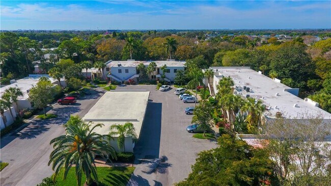 Building Photo - 536 Lakeside Dr