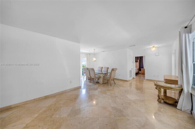 Foto del edificio - 1700 N Treasure Dr