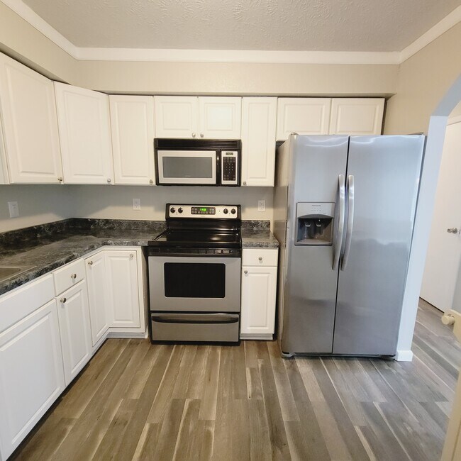 Building Photo - 1316 E Woodshire Dr