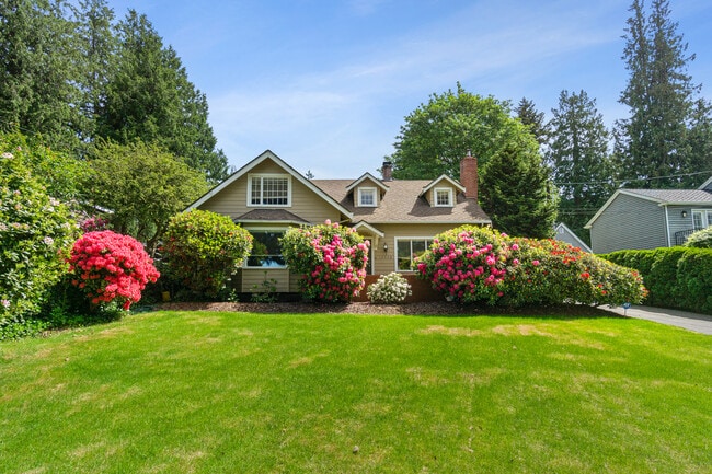 Foto del edificio - 12926 Holmes Point Dr NE