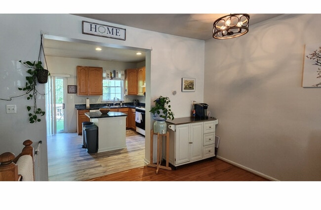 Foto del edificio - 637 Baystone Ct