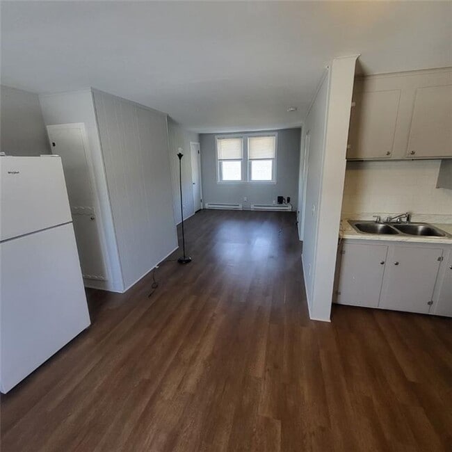 Building Photo - 62 Kilvert St