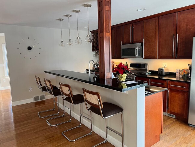 Foto del edificio - 99 W Circular St