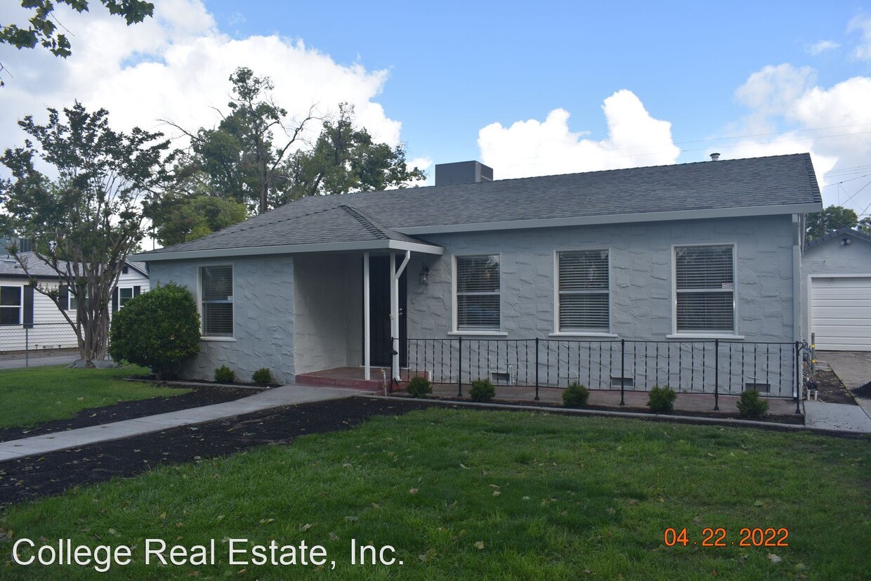 Primary Photo - 3 br, 1 bath House - 2345 E. Poplar St.