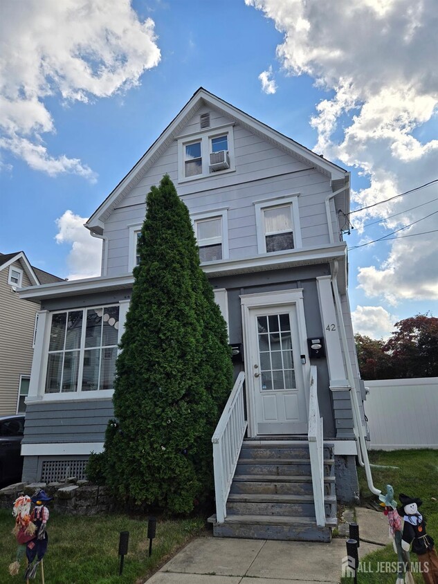 Primary Photo - 42 Riva Ave