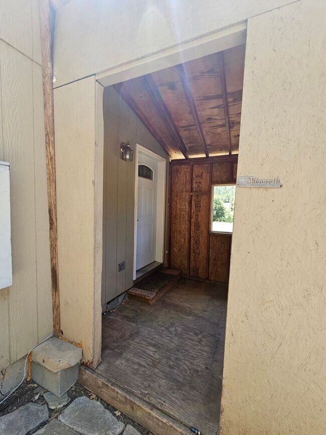 Building Photo - Nice Country Home with Mountain Views
