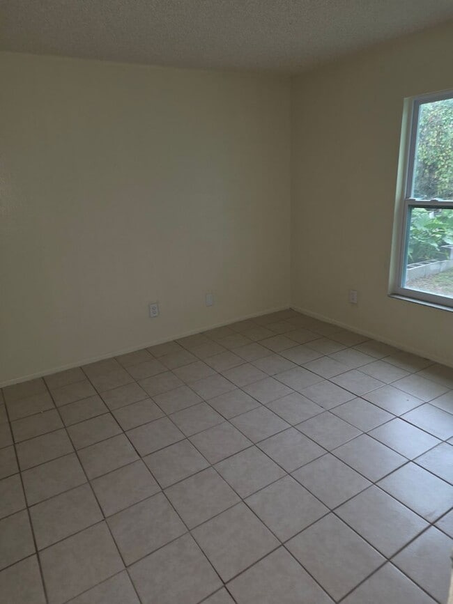 Building Photo - 3/2 DUPLEX