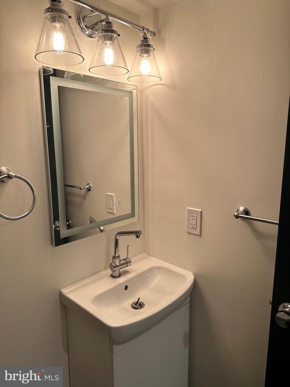 Foto del edificio - 4252 Dix St NE
