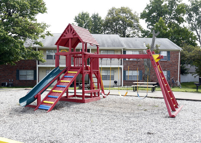 Building Photo - The Life at White Pines