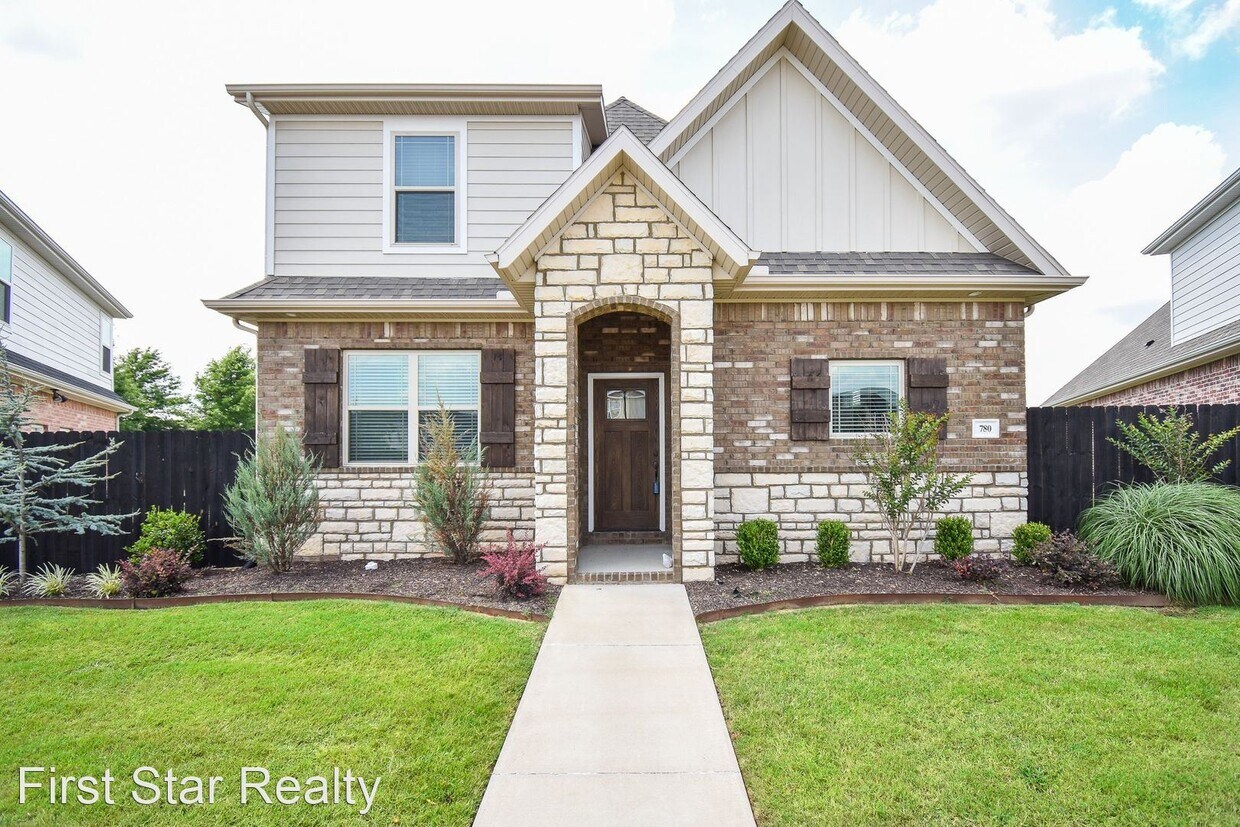 Foto principal - 4 br, 2.5 bath House - 780 N Malbec Rd