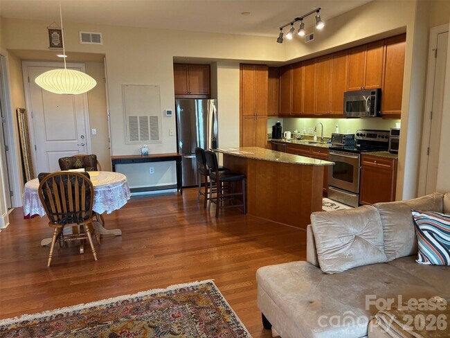 Foto del edificio - 4620 Piedmont Row Dr