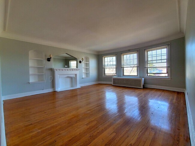 Building Photo - 6113 N Francisco Ave