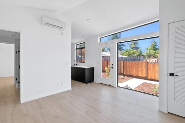 Building Photo - 1570 7th Ave