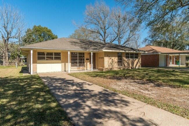 Building Photo - 1706 Colby Dr
