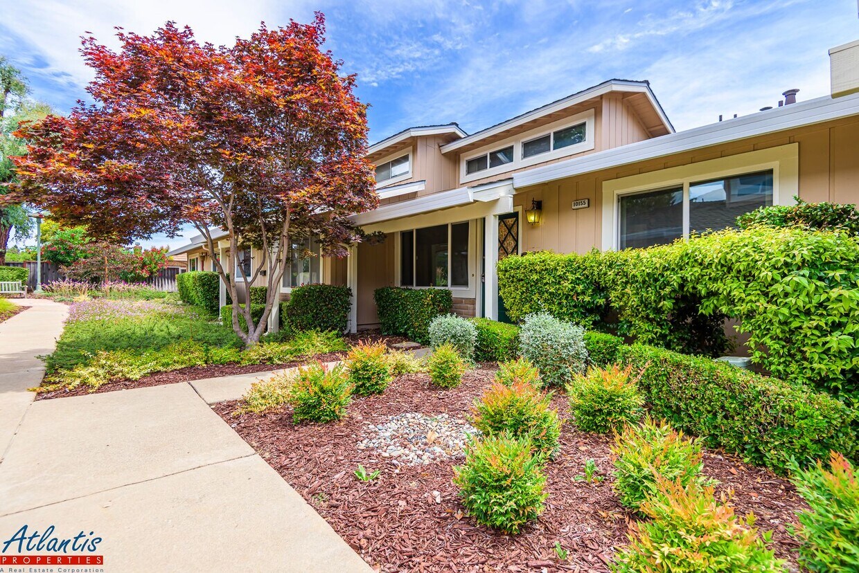 Foto principal - Lovely Townhouse | Loft | A/C | Desirable ...