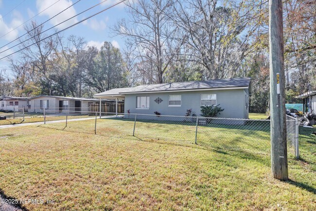 Building Photo - 858 Le Brun Dr