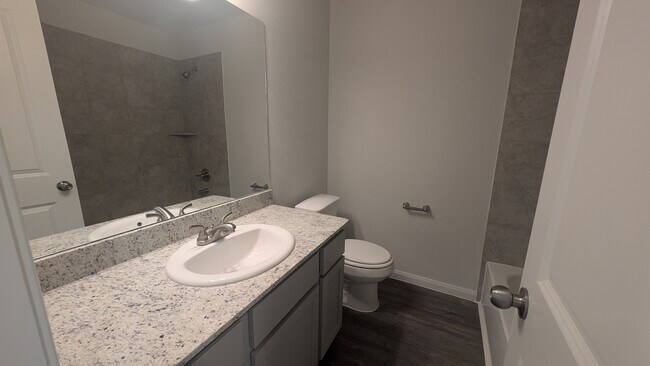 Foto del edificio - 411 Sandall St