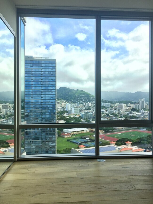 Building Photo - Kakaako: Ae'o - 2 Bed, 2 Bath Condo with 1...