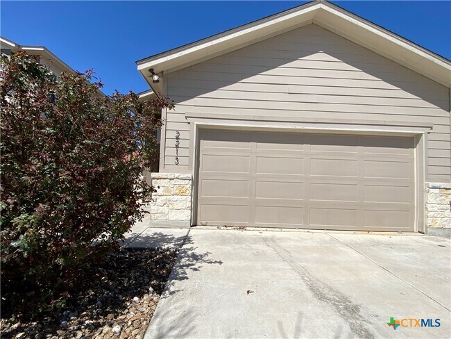 Building Photo - 2213 Avery Village