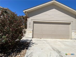 Building Photo - 2213 Avery Village