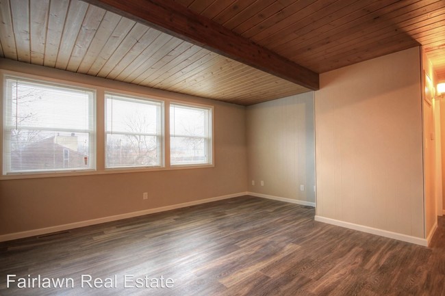 Building Photo - 2 br, 1 bath Apartment - 906 S. Vine St.