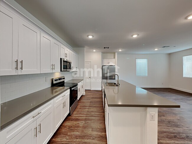 Building Photo - 10076 Roseum Ct