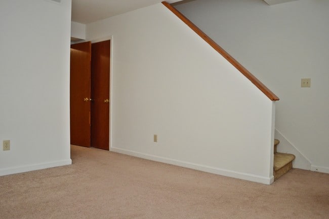 Living Room - 3320 Bridges St