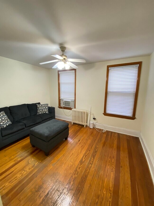 Foto del edificio - 513 Willow Ave