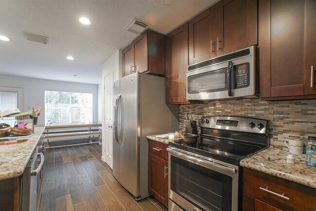 Building Photo - 226 Blushwood Pl