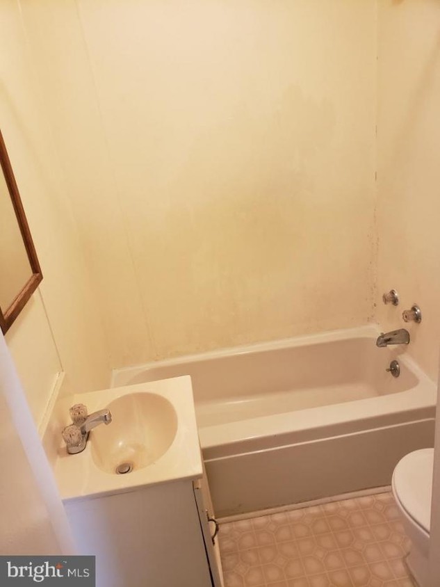 Building Photo - 2 bedroom in Lansford PA 18232