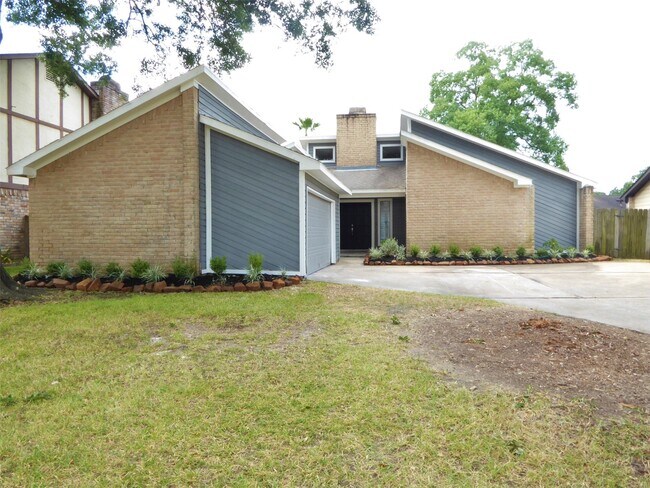 Building Photo - 21311 Park Mt Dr