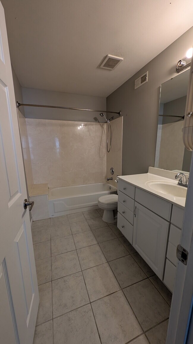 Building Photo - 1408 Summertree Springs Ave