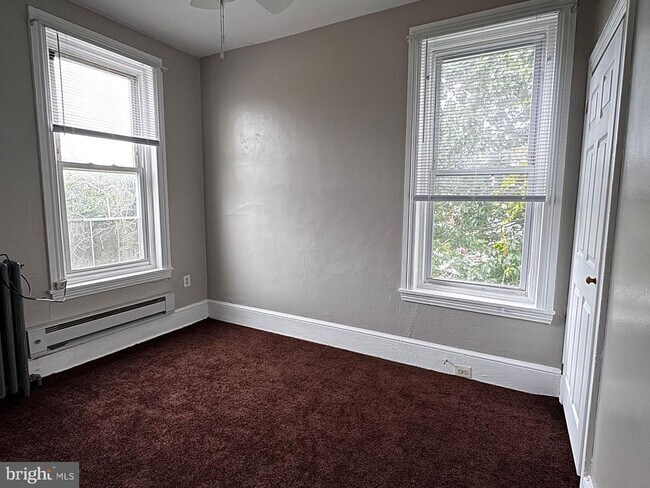 Foto del edificio - 4924-26 Parrish St