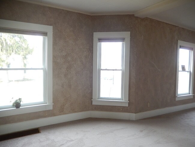 Foto del edificio - 136 E Raymond St