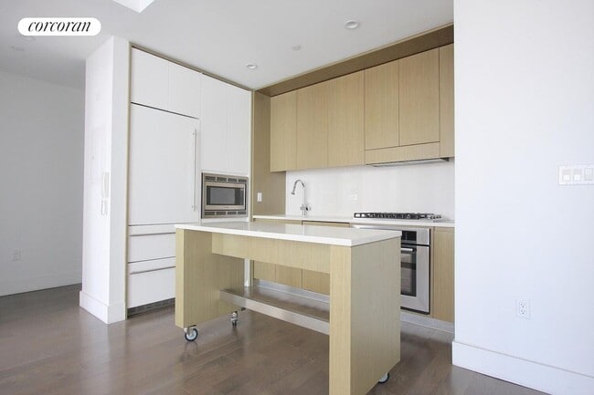 Foto del edificio - 141-145 Lawrence St