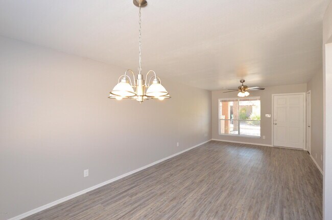 Building Photo - 645 N Arrowhead Dr