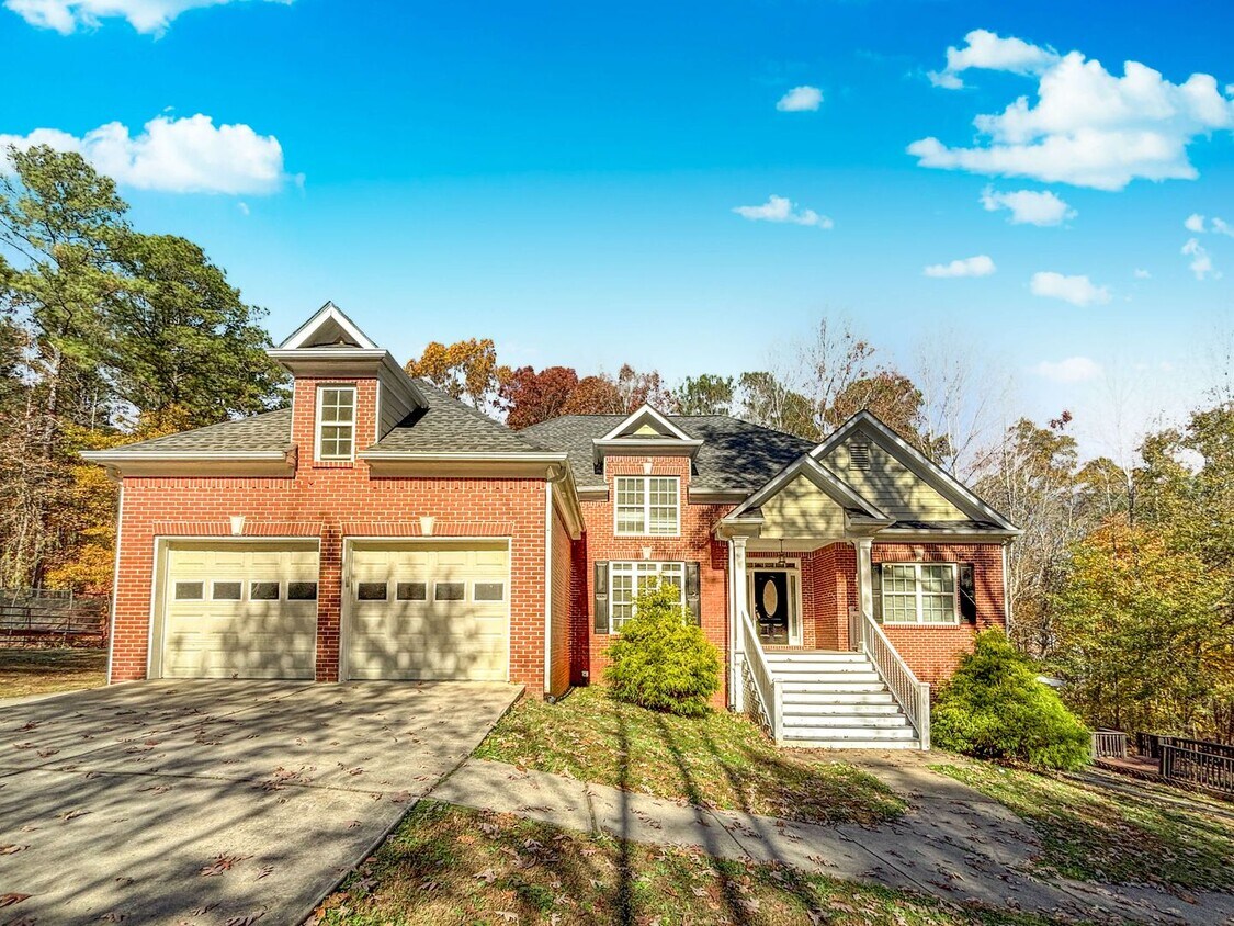 Primary Photo - 4 BR 3 BA Gem in Arthur Hills!