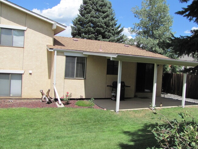 Building Photo - 2685 Roundtop Dr