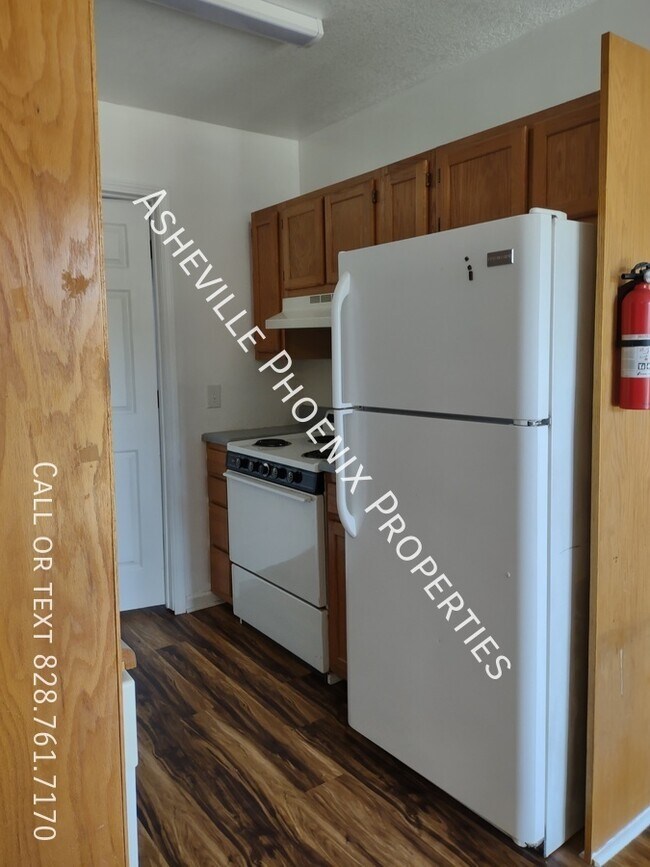 Foto del edificio - 452 Reems Creek Rd