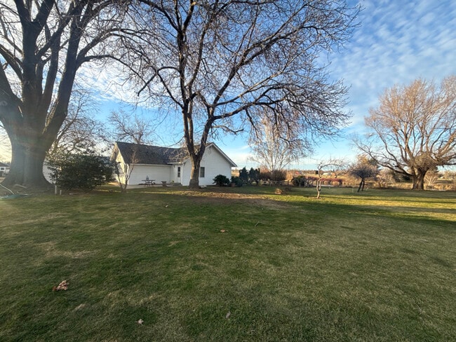 Building Photo - 435 Byron Rd