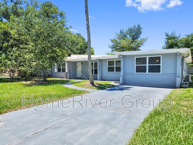 Building Photo - 841 La Plaza Ave S